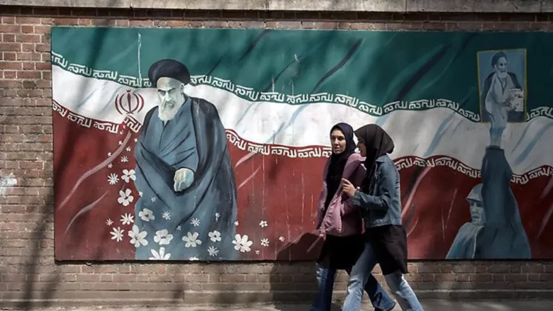 Fresque sur un mur de l’ambassade des États-Unis à Téhéran